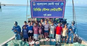 সেন্টমার্টিনে অবৈধ ট্রলিং বোট ও জাল জব্দ, আটক ১৭