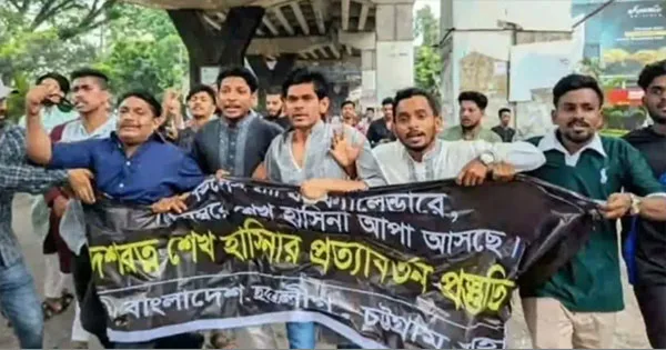 দৈনিক পূর্বকোণ - চট্টগ্রামের দৈনিক চট্টগ্রামে পুলিশ কমিশনার কার্যালয়ের সামনে নিষিদ্ধ ছাত্রলীগের মিছিল