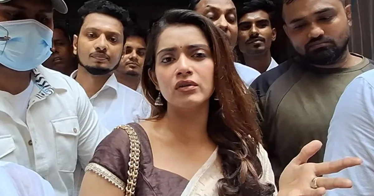 দৈনিক পূর্বকোণ - চট্টগ্রামের দৈনিক আদালত থেকে বেরিয়ে তিশা বললেন, ‘দরকার হলে আরও পাঁচবার আসব’