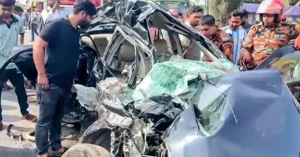 দৈনিক পূর্বকোণ - চট্টগ্রামের দৈনিক মুন্সীগঞ্জে বাস-প্রাইভেটকার মুখোমুখি সংঘর্ষে নিহত ৪