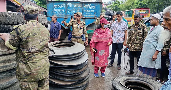 দৈনিক পূর্বকোণ - চট্টগ্রামের দৈনিক মনসুরাবাদে ডেঙ্গু প্রতিরোধে অভিযান, ৪ জনকে ৩৫ হাজার টাকা জরিমানা