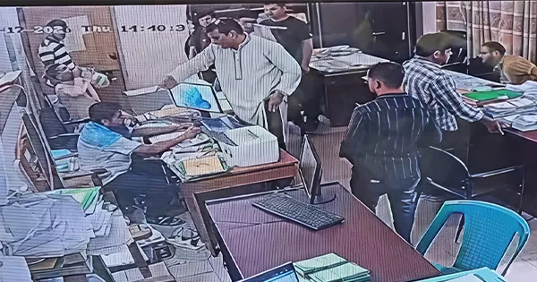 দৈনিক পূর্বকোণ - চট্টগ্রামের দৈনিক কক্সবাজারে পৌর লাইসেন্স সহকারীকে মারধরের অভিযোগ কাউন্সিলরের বিরুদ্ধে