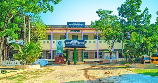 দৈনিক পূর্বকোণ - চট্টগ্রামের দৈনিক কক্সবাজার সরকারি কলেজের ছাত্রীনিবাস থেকে ইয়াবাসহ শিক্ষার্থী গ্রেপ্তার