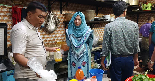 দৈনিক পূর্বকোণ - চট্টগ্রামের দৈনিক তেল-মশলা-রুটি তৈরির খামিতে তেলাপোকা, সিটি রাজবাড়ি রেস্তোরাঁকে জরিমানা