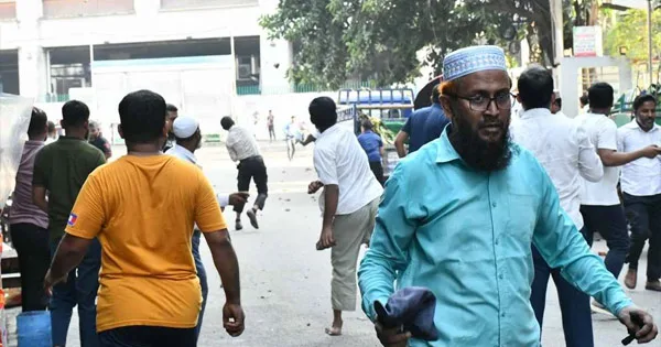 দৈনিক পূর্বকোণ - চট্টগ্রামের দৈনিক ইসলামী ব্যাংকের সামনে দুই পক্ষের ধাওয়া-সংঘর্ষ, বহু আহত