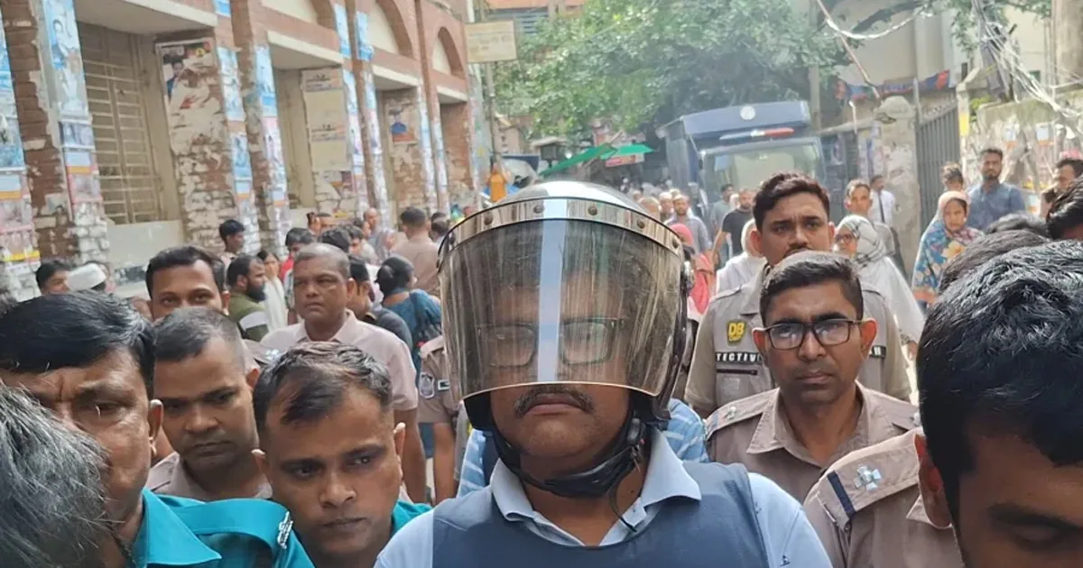 দৈনিক পূর্বকোণ - চট্টগ্রামের দৈনিক চট্টগ্রামের সাবেক এমপি মাহফুজুর ৬ দিনের রিমান্ডে