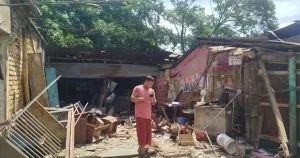 গভীর রাতে দোকান ভাঙচুর করে মালামাল লুট
