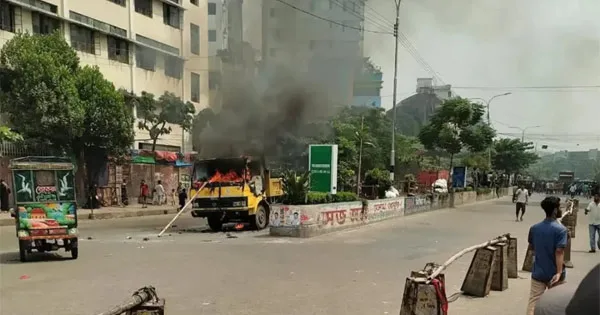 দৈনিক পূর্বকোণ - চট্টগ্রামের দৈনিক মিরপুরে ফুটপাত উচ্ছেদ অভিযানে সংঘর্ষ, ভাঙচুর ও অগ্নিসংযোগ