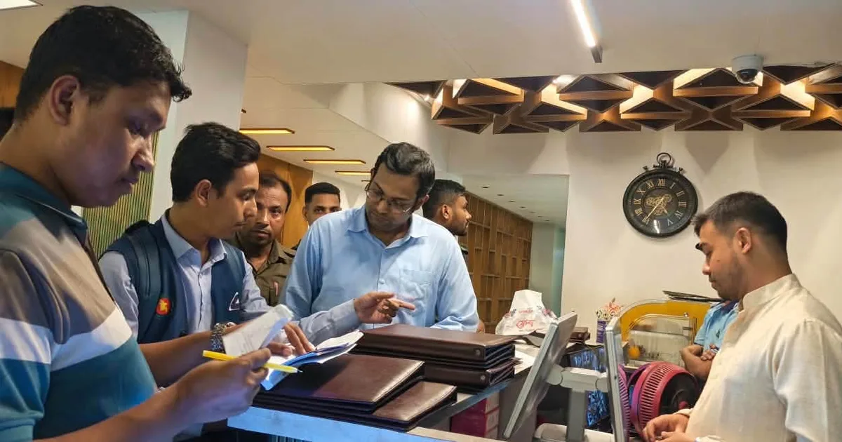 দৈনিক পূর্বকোণ - চট্টগ্রামের দৈনিক পচা-বাসি খাবার বিক্রির দায়ে মহেশখালীতে ৩ রেস্তোরাঁকে জরিমানা
