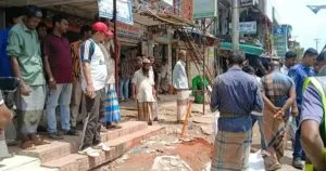 পেকুয়ায় ফুটপাত দখল করে গড়ে ওঠা দোকানপাট ও স্থাপনা উচ্ছেদ