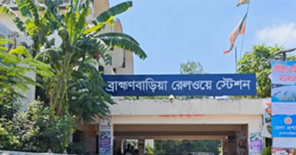ট্রেনের দুই কর্মীকে মারধরের অভিযোগ যুবদল নেতার বিরুদ্ধে