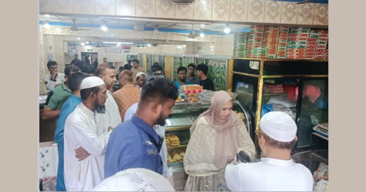 দৈনিক পূর্বকোণ - চট্টগ্রামের দৈনিক অস্বাস্থ্যকর পরিবেশ-বাসি খাবার, হাজী বিরিয়ানিসহ ৩ হোটেল গুনল জরিমানা