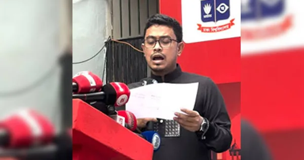 দৈনিক পূর্বকোণ - চট্টগ্রামের দৈনিক প্রকাশ্যে এলো এক বছরের আমলনামা, ছারপোকা দমনে ৩২ লাখ খরচ ডাকসুর