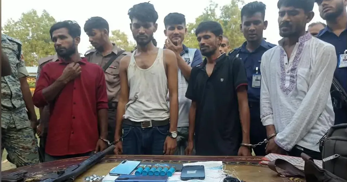 দৈনিক পূর্বকোণ - চট্টগ্রামের দৈনিক জঙ্গল সলিমপুরে পুলিশের ওপর গুলি, অস্ত্রসহ চারজন ধরা