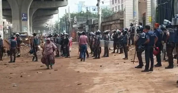 দৈনিক পূর্বকোণ - চট্টগ্রামের দৈনিক আশুলিয়াতেও শ্রমিক-পুলিশ সংঘর্ষ, ২৫ কারখানা ছুটি