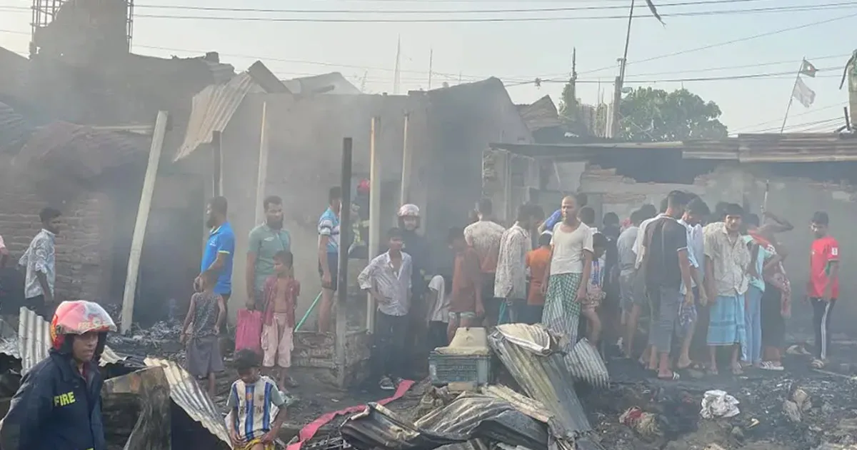 দৈনিক পূর্বকোণ - চট্টগ্রামের দৈনিক চট্টগ্রামে ২০ বসতঘর ও দোকান আগুনে পুড়ে ছাই