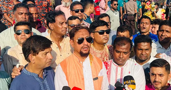 দৈনিক পূর্বকোণ - চট্টগ্রামের দৈনিক সবার সহযোগিতায় নির্বিঘ্নে দুর্গাপূজা সম্পন্ন হয়েছে : ডা. শাহাদাত হোসেন