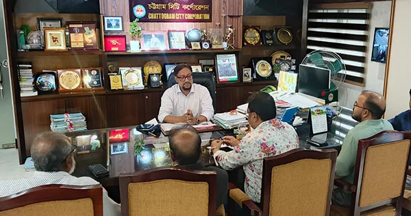 দৈনিক পূর্বকোণ - চট্টগ্রামের দৈনিক ৬ মাসের মধ্যে নগরীর অধিকাংশ প্রধান সড়ক সংস্কার করা হবে: ডা. শাহাদাত হোসেন