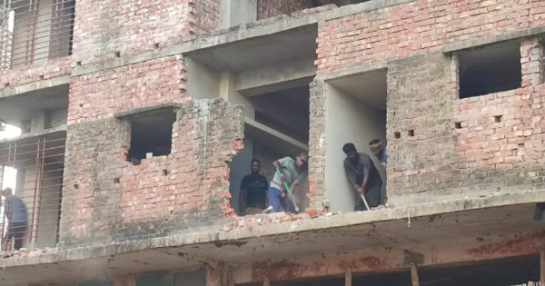 দৈনিক পূর্বকোণ - চট্টগ্রামের দৈনিক ভবন নির্মাণে অনিয়ম: ২ ভবন সিলগালাসহ ভাঙা হলো ৪ ভবনের অংশবিশেষ
