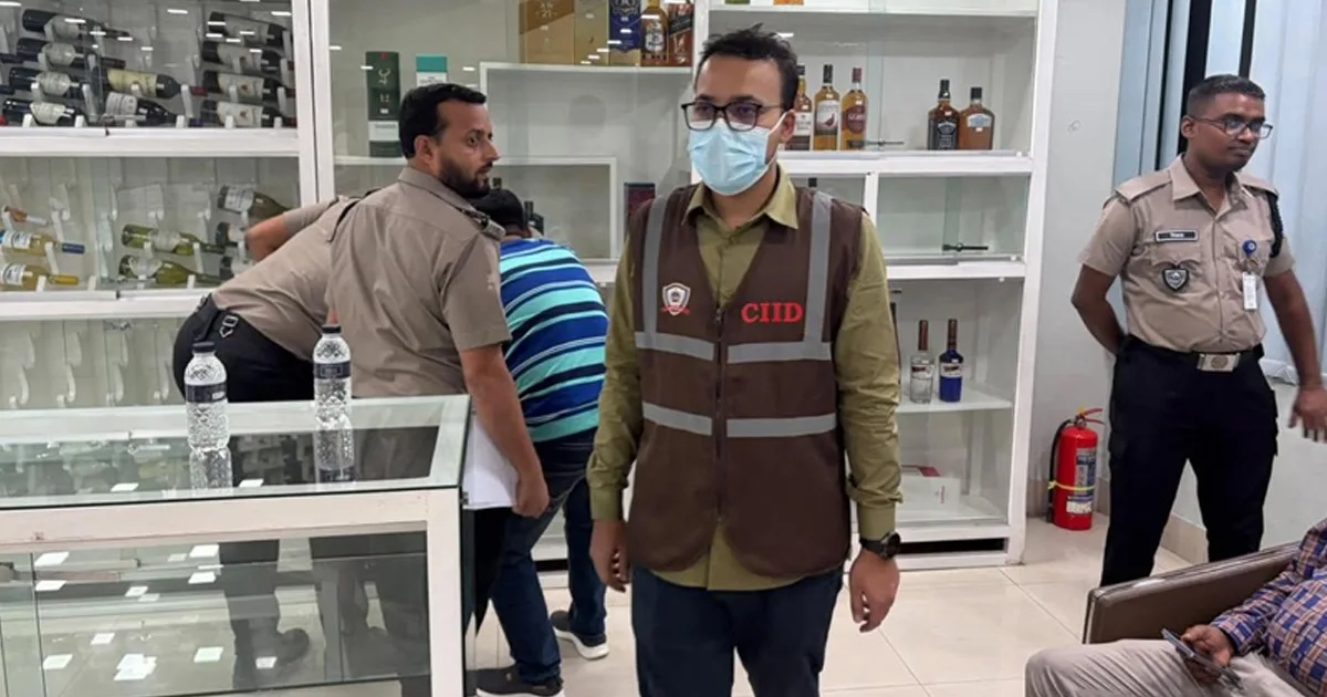 দৈনিক পূর্বকোণ - চট্টগ্রামের দৈনিক শুল্কমুক্ত মদ মজুত, সালমান মুক্তাদিরের শ্বশুরের ৪ গুদাম সিলগালা
