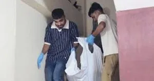 কক্সবাজারের আবাসিক হোটেলে মিলল নারীর গলাকাটা লাশ, পাশে দুই বছরের শিশু