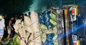 চকরিয়ায় বাস-পিকআপ মুখোমুখি সংঘর্ষে নিহত ২
