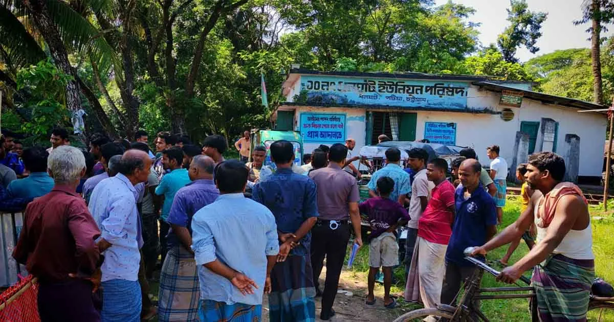 দৈনিক পূর্বকোণ - চট্টগ্রামের দৈনিক পটিয়ায় সিএনজিতে তুলে গরু চুরির চেষ্টা, ধাওয়া দিয়ে দুই নারীকে আটক