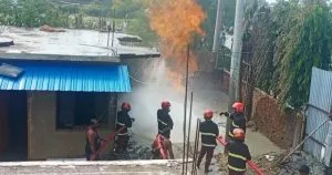 ইনানীতে মাটি থেকে বের হচ্ছে আগুন, নিয়ন্ত্রণে ফায়ার সার্ভিসের ৩ ইউনিট