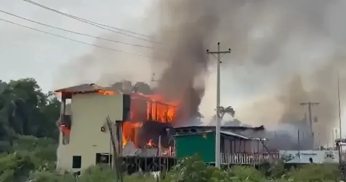 দৈনিক পূর্বকোণ - চট্টগ্রামের দৈনিক কক্সবাজারে রিসোর্টে আগুন, ৫ পর্যটকের মৃত্যু