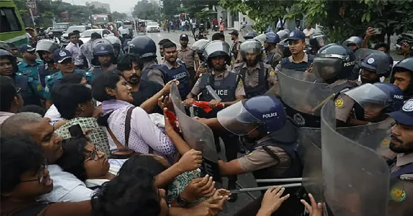 দৈনিক পূর্বকোণ - চট্টগ্রামের দৈনিক চট্টগ্রাম বন্দরের নিউমুরিং টার্মিনাল ডিপি ওয়ার্ল্ডকে দেওয়ার প্রতিবাদে ঢাকায় বিক্ষোভ