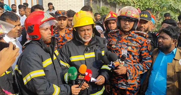 দৈনিক পূর্বকোণ - চট্টগ্রামের দৈনিক ঢাকায় কারখানায় আগুনে এক শ্রমিকের মৃত্যু, দগ্ধ ২