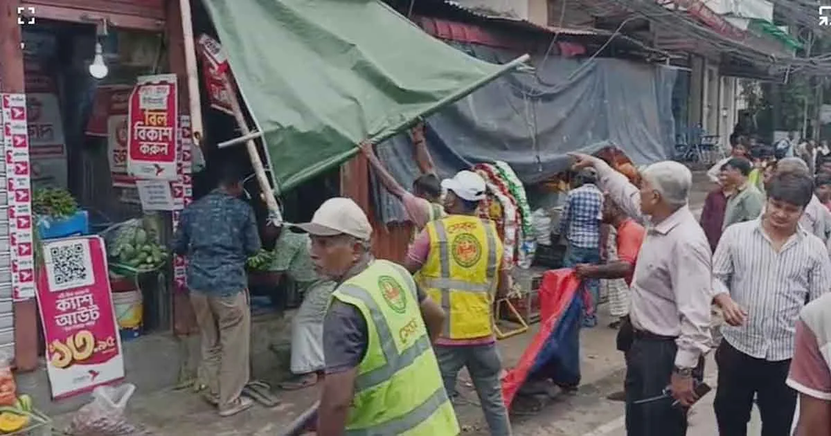 দৈনিক পূর্বকোণ - চট্টগ্রামের দৈনিক চট্টগ্রামে ফুটপাত দখলমুক্ত করতে চসিকের অভিযান