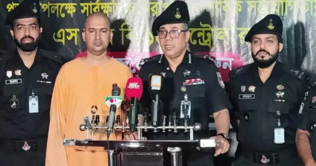 দৈনিক পূর্বকোণ - চট্টগ্রামের দৈনিক পূজামণ্ডপে নারী-শিশুর সহায়তায় এসআরবির হেল্প ডেস্ক