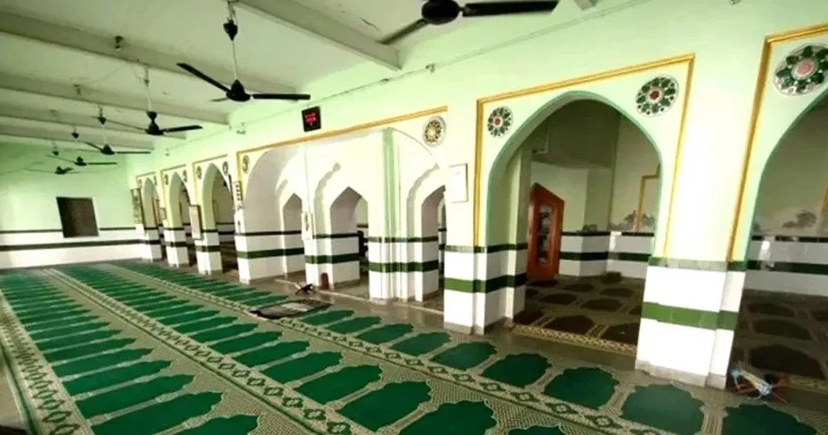 দৈনিক পূর্বকোণ - চট্টগ্রামের দৈনিক মোদির বাসভবনের পাশের ঐতিহাসিক মসজিদ উচ্ছেদের নির্দেশ