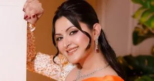 চট্টগ্রাম থেকে বিমানে করে পরীর জন্য শিউলি ফুল পাঠাল একব্যক্তি!