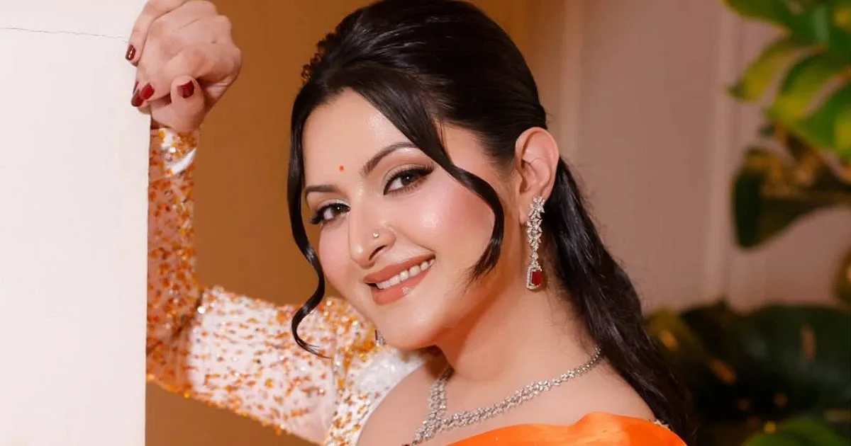 দৈনিক পূর্বকোণ - চট্টগ্রামের দৈনিক চট্টগ্রাম থেকে বিমানে করে পরীর জন্য শিউলি ফুল পাঠাল একব্যক্তি!