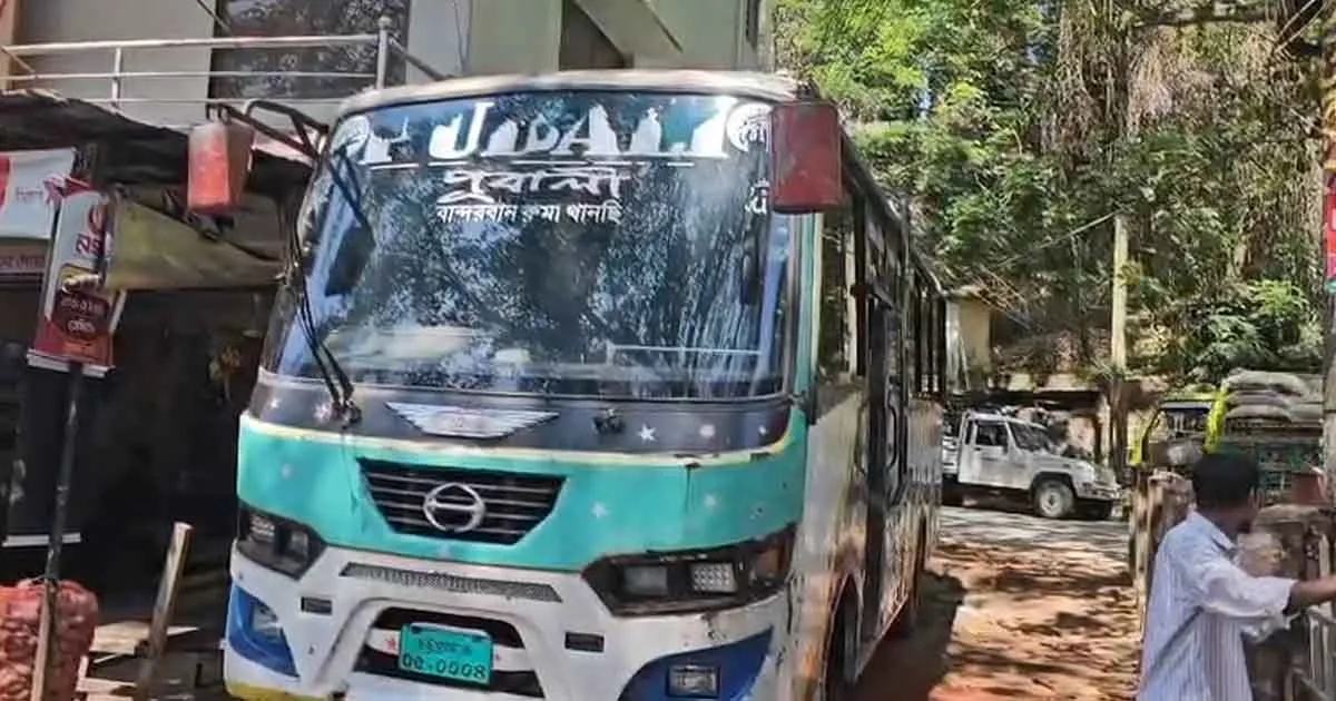 দৈনিক পূর্বকোণ - চট্টগ্রামের দৈনিক চাঁদা চাওয়ায় বান্দরবান-থানচি সড়কে বাস চলাচল বন্ধ, দুর্ভোগে যাত্রীরা