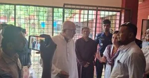 আকস্মিক হাসপাতাল পরিদর্শনে এমপি গিয়াস কাদের, অব্যবস্থাপনায় অসন্তোষ