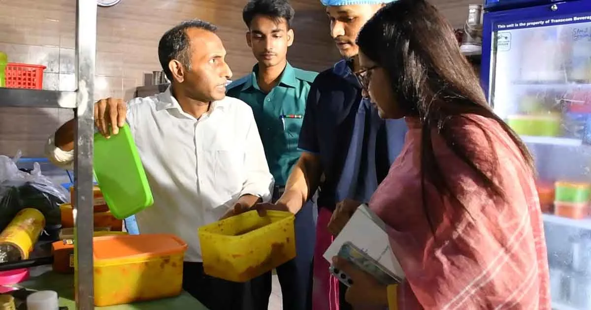দৈনিক পূর্বকোণ - চট্টগ্রামের দৈনিক মেয়াদোত্তীর্ণ উপকরণে খাদ্য তৈরি, সাম’স রেস্টুরেন্টেকে দেড় লাখ টাকা জরিমানা