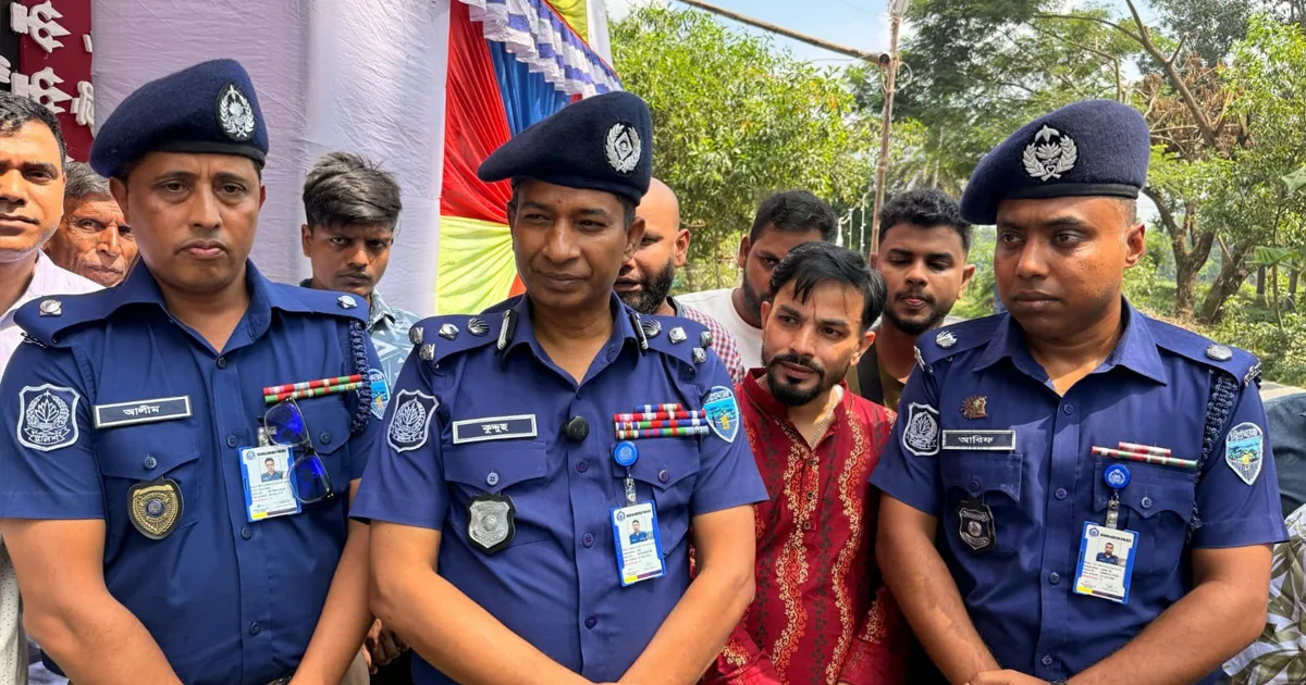 দৈনিক পূর্বকোণ - চট্টগ্রামের দৈনিক দুর্গাপূজায় নিরাপত্তা নিয়ে কোন শঙ্কা নেই: চট্টগ্রাম রেঞ্জ ডিআইজি