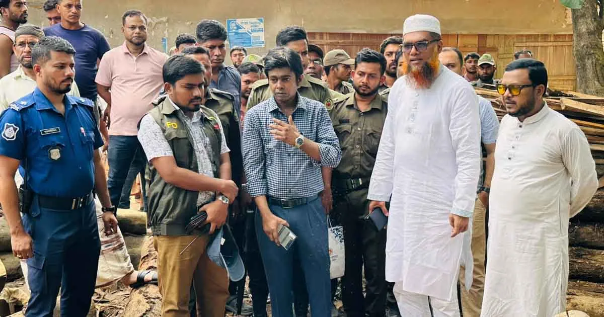 দৈনিক পূর্বকোণ - চট্টগ্রামের দৈনিক লোহাগাড়ায় ৩ অবৈধ করাতকলকে জরিমানা