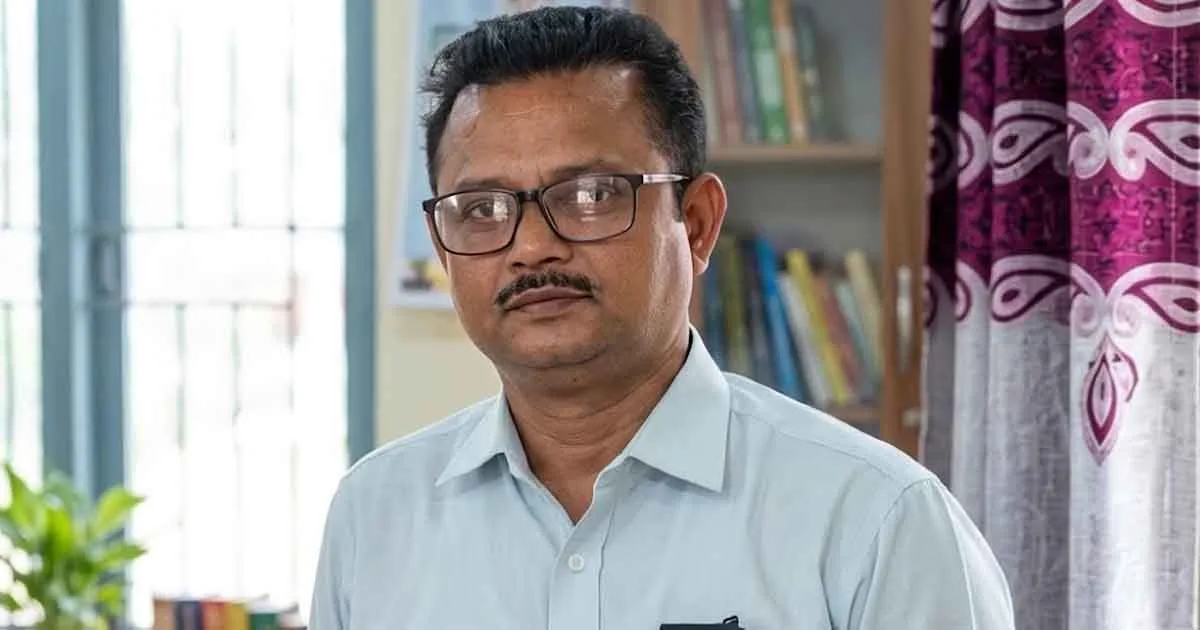 দৈনিক পূর্বকোণ - চট্টগ্রামের দৈনিক রাউজানে স্কুলছাত্রের কলমের আঘাতে রক্তাক্ত শিক্ষক