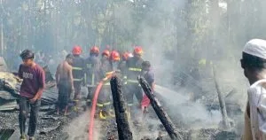টেকনাফে ভয়াবহ অগ্নিকাণ্ডে ১৮ বসতঘর পুড়ে ছাই