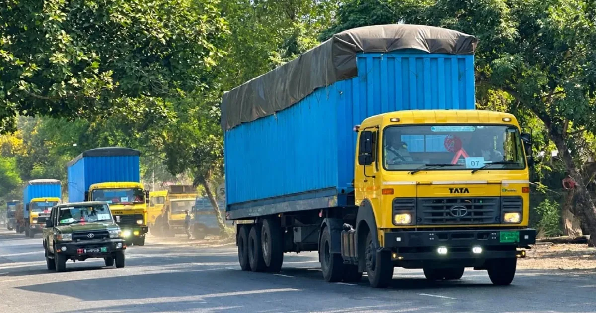 দৈনিক পূর্বকোণ - চট্টগ্রামের দৈনিক কড়া নিরাপত্তায় রূপপুরে পৌঁছালো ইউরেনিয়ামের দ্বিতীয় চালান