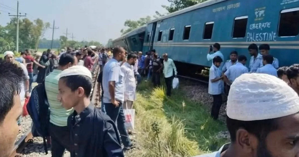 দৈনিক পূর্বকোণ - চট্টগ্রামের দৈনিক কুমিল্লায় ৩ বগি লাইনচ্যুত, চট্টগ্রাম-ঢাকা রেল যোগাযোগ বন্ধ