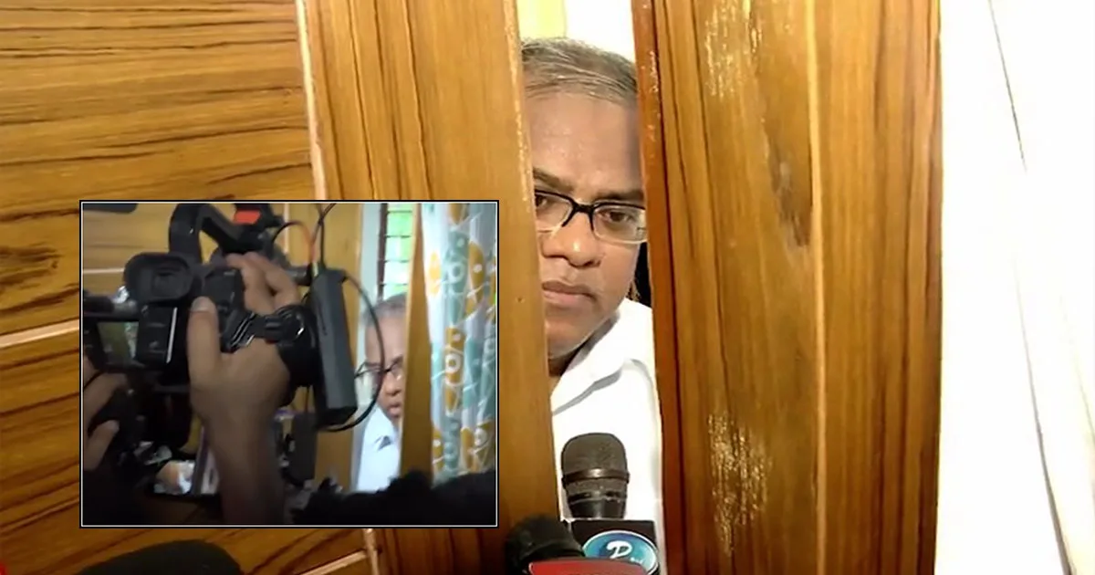 দৈনিক পূর্বকোণ - চট্টগ্রামের দৈনিক ২৪ ঘণ্টা ধরে অবরুদ্ধ চুয়েট ভিসি, বললেন ‘প্রচণ্ড মাথাব্যথা, একটু বিশ্রাম চাই’