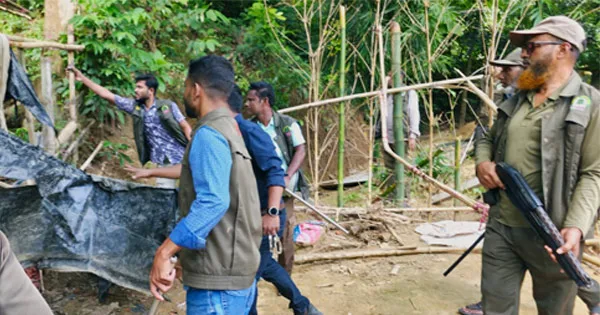 দৈনিক পূর্বকোণ - চট্টগ্রামের দৈনিক রাঙ্গুনিয়ায় উচ্ছেদ অভিযানে হামলায় রেঞ্জ কর্মকর্তাসহ আহত অনেকে