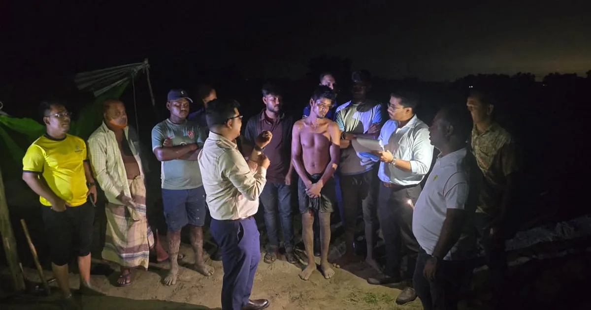 দৈনিক পূর্বকোণ - চট্টগ্রামের দৈনিক আনোয়ারায় অবৈধভাবে বালু উত্তোলন, চারজনের ৩০ দিনের কারাদণ্ড