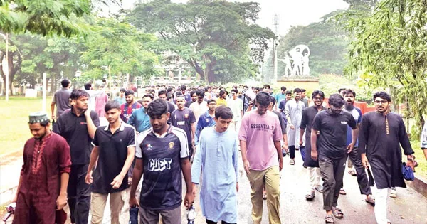 দৈনিক পূর্বকোণ - চট্টগ্রামের দৈনিক ‘প্রধানমন্ত্রী দ্রুত একটা সমাধান দিন, ক্লাসে ফিরতে চাই’