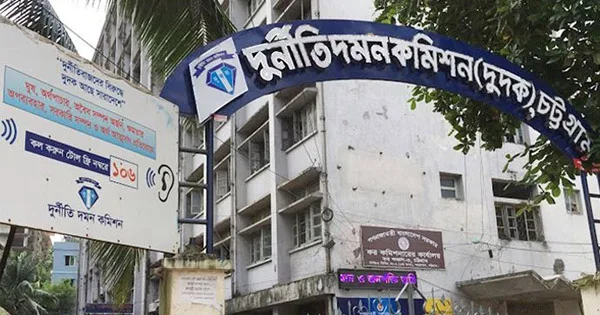 দৈনিক পূর্বকোণ - চট্টগ্রামের দৈনিক ভল্টের টাকা আত্মসাৎ করে খামার, ব্যাংকারসহ আসামি ২